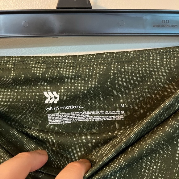 Target 7/8 Cropped Workout Leggings - Picture 2 of 5